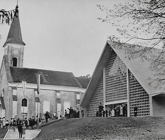 Altar röm. kath. Pfarrkirche einst und jetzt