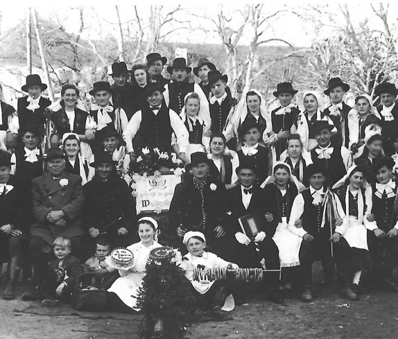 Jormannsdorf: Blochziehen 1949