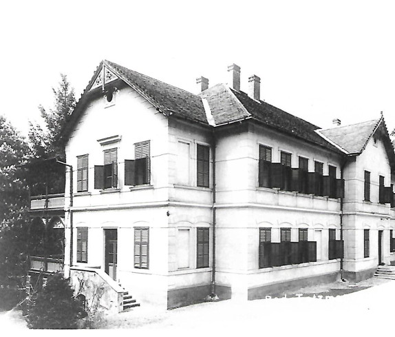 Karolinenvilla, heute befindet sich hier das Kur- und Thermenhotel