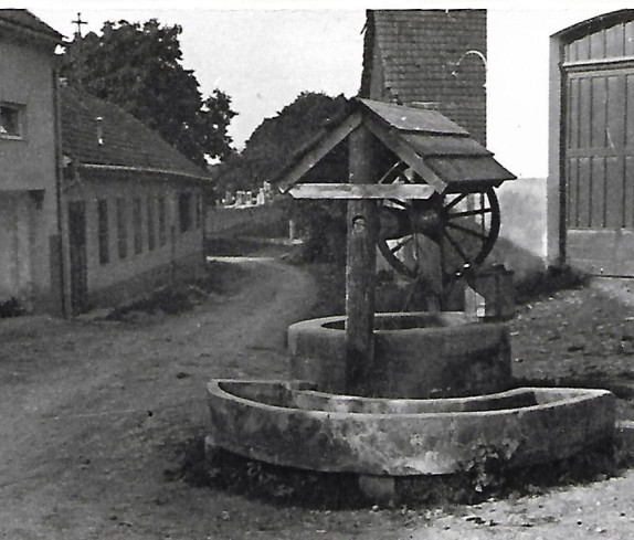 Bad Tatzmannsdorf: Dorfbrunne, Ecke Hauptstraße – Feldgasse