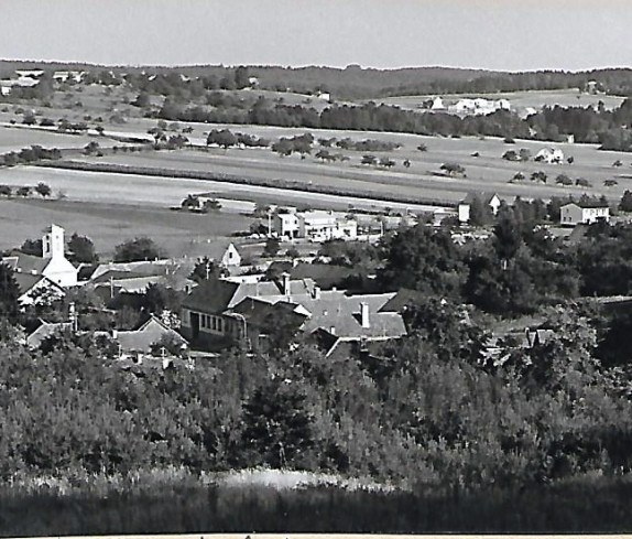 Blick auf Jormannsdorf, Straßendorf an der alten Straße Mariasdorf-Bad Tatzmannsdorf
