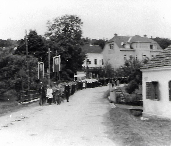 Bad Tatzmannsdorf: Die heutige Hauptstraße mit der alten Schmiede (rechts)