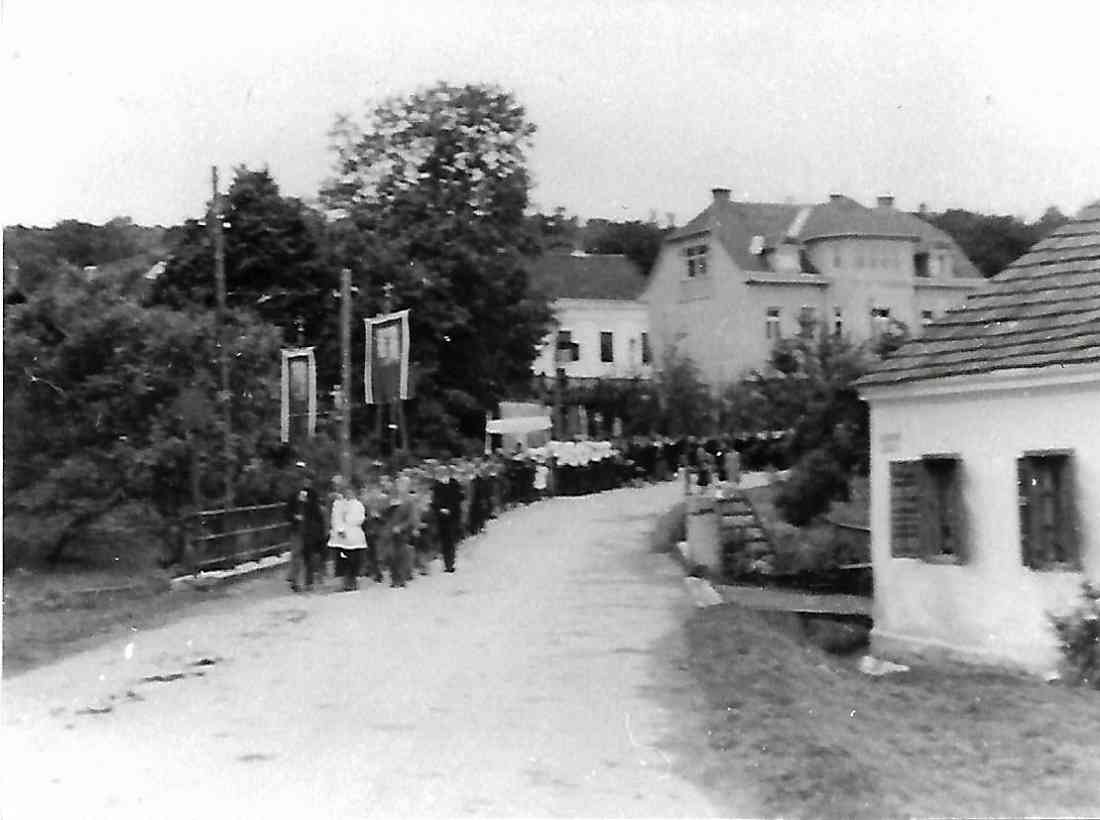 Bad Tatzmannsdorf: Die heutige Hauptstraße mit der alten Schmiede (rechts)